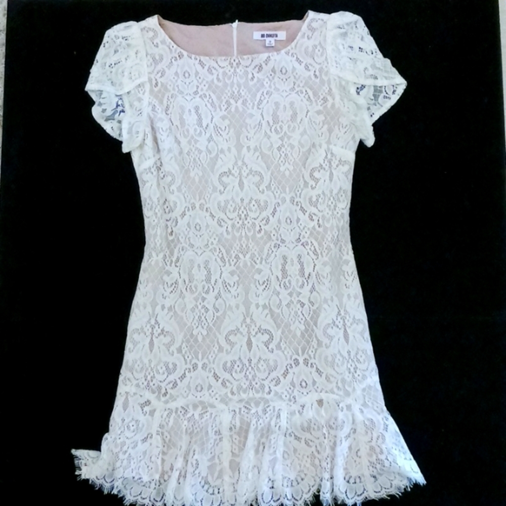 BBDakota dress size 0, off white with flesh colored liner